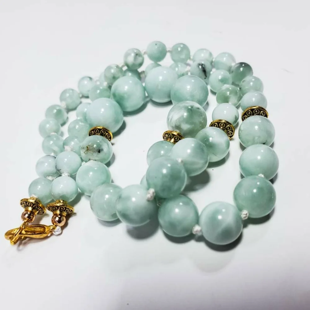 Green Moonstone Graduated 17" Necklace - Picture 4 of 8